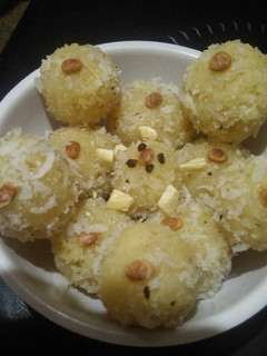 A picture of Coconut laddoo.