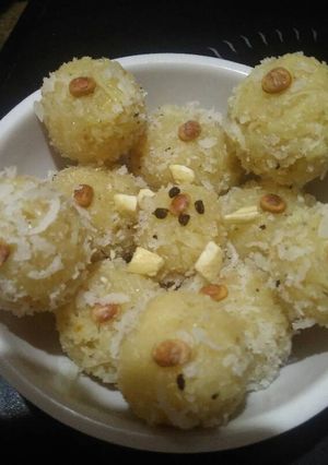 A picture of Coconut laddoo.