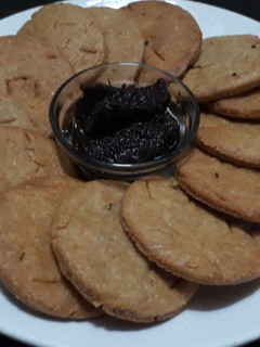 आटा मठरी (atta mathri recipe in Hindi) रेसिपी मुख्य फोटो