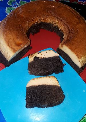A picture of Chocoflan (Impossible Cake) 🍴🍮.