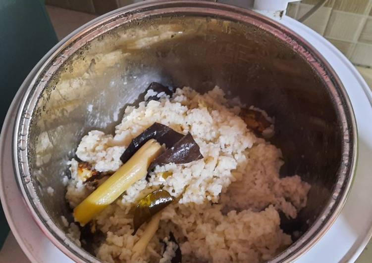 Bagaimana Menyiapkan Nasi Gurih Rice cooker yang Enak