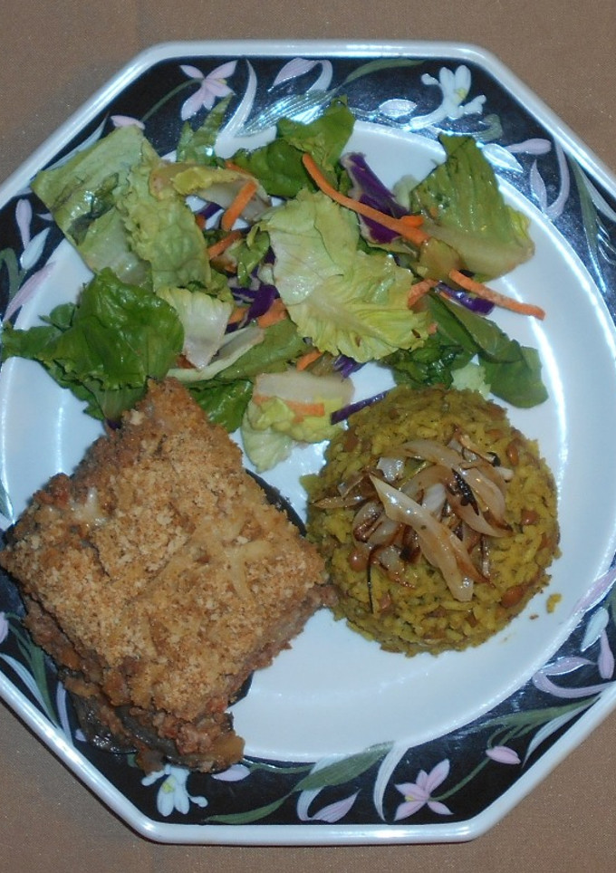 Una foto de Moussaka de berenjena griega