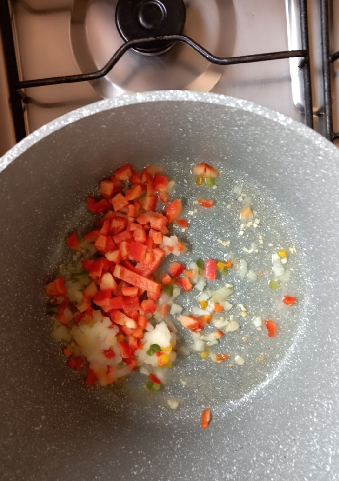 Una foto de Sopa a lo chileno