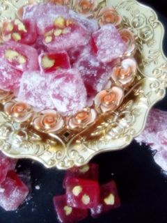 टर्कीश डीलाईट /लोकुम (turkish delight lokum recipe in marathi) रेसिपी चे मुख्य फोटो