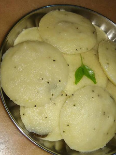 रवा इडली (Rava idli recipe in hindi) रेसिपी मुख्य फोटो