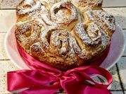 Una foto di torta di rose