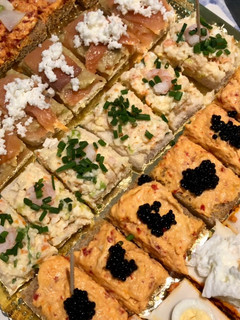 Foto principal de Surtido de canapés con pan de molde