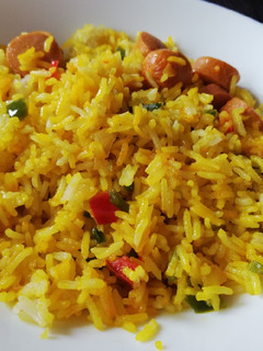 Una foto de Arroz basmati con salchichas