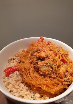 A picture of Indonesian stir fry mihun with sardines.