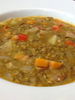 Una foto de Sopa de lentejas con verduras