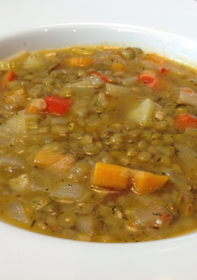 Una foto de Sopa de lentejas con verduras