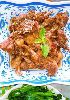Hình của món Vịt kho sả.