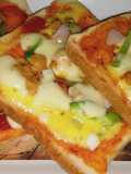 Bread pizza (chicken tikka)