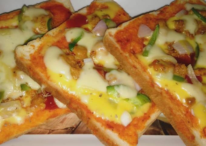 Easiest Way to Make Favorite Bread pizza (chicken tikka)