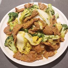 A picture of Chinese Cabbage with Beef Slices.