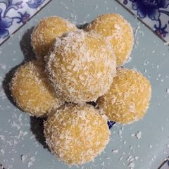 A picture of Besan Laddu.
