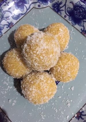 A picture of Besan Laddu.