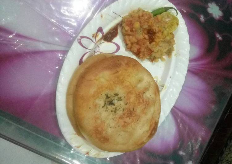 Matar and kulcha