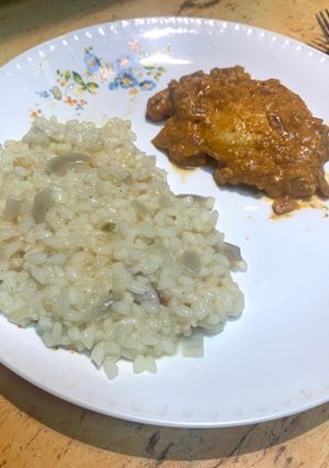 O poză a rețetei Pui tikka masala cu orez.
