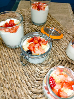 Una foto de Vasitos de mascarpone y fresas