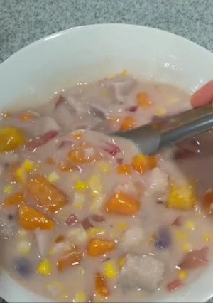 A picture of Taro and sweet potato congee (dessert).