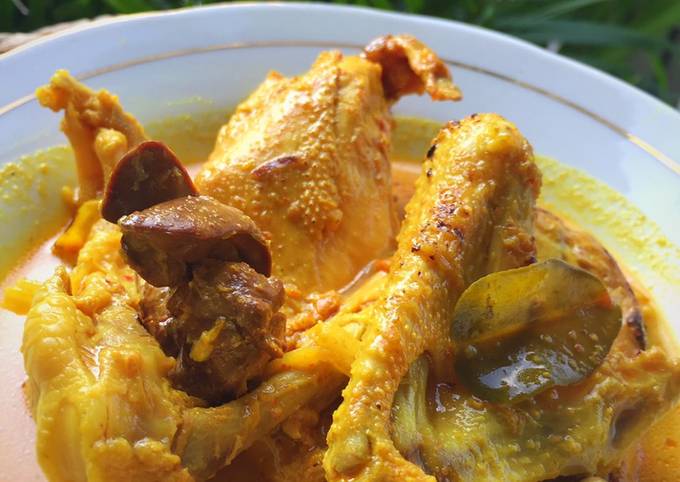 Ayam Lodho Pedas (opor khas jawa timur)