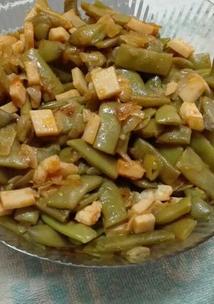 Una foto de Judías verdes con gambas y pavo