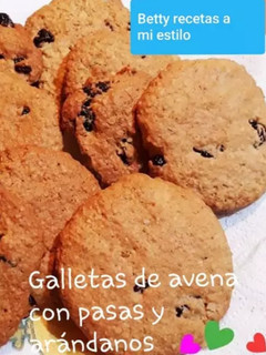 Una foto de Galletas de avena con pasas y arándanos