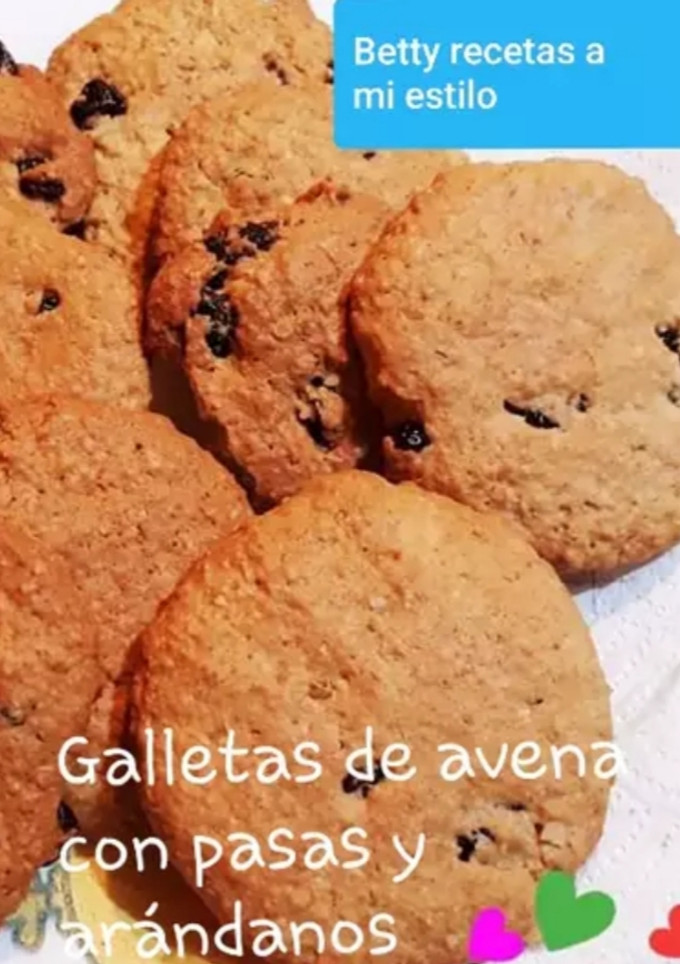 Una foto de Galletas de avena con pasas y arándanos