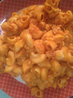 Una foto de Macarrones con tomate y quesitos