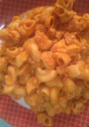 Una foto de Macarrones con tomate y quesitos