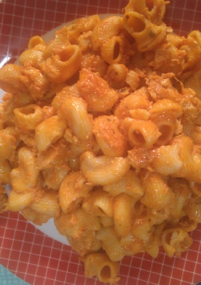 Una foto de Macarrones con tomate y quesitos