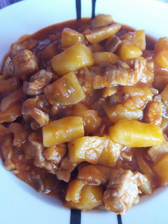 Una foto de Solomillo en salsa con patatas