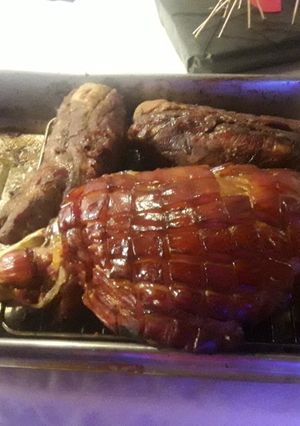 Una foto de Pernil y bondiolas