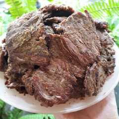 A picture of Dendeng sapi.