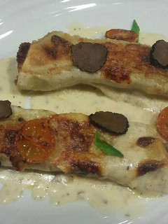 Una foto de Canelones con crema de trufa