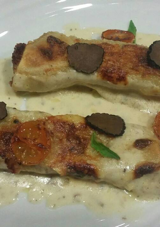 Una foto de Canelones con crema de trufa