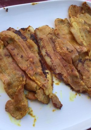 Une photo de Bacon mariné tomate et épices grillé à la plancha