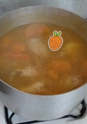 Una foto de Sopa natural con alitas