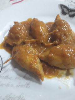 Una foto de Chipirones rellenos en salsa
