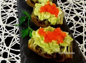 Foto principal de Alcachofas rellenas de aguacate con huevas de salmón