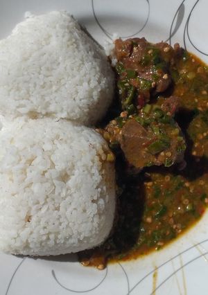 A picture of White rice and okra soup.