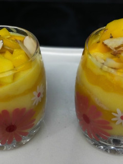 मिल्क मैंगो पुडिंग डेजर्ट (Milk mango pudding dessert recipe in Hindi) रेसिपी मुख्य फोटो