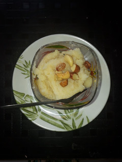 A picture of Sweet semonila/ suji Halwa.