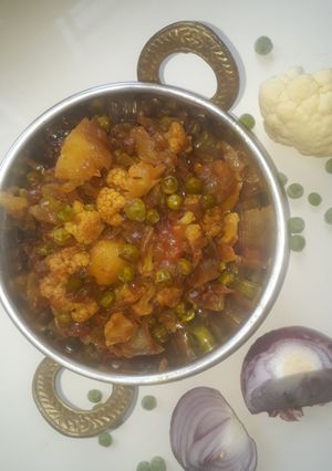 गोभीआलू मटर मिक्स सब्जी (Gobhi Aloo Matar mix sabzi recipe in hindi) रेसिपी मुख्य फोटो