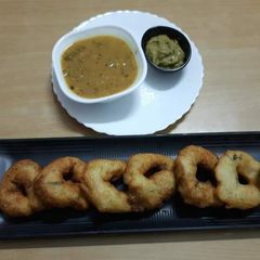 A picture of Medhu vadai / Urad Vadai.