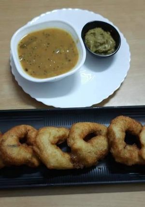 A picture of Medhu vadai / Urad Vadai.