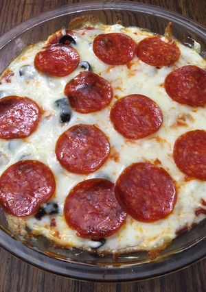 A picture of Pizza Dip with Toasted Garlic Baguettes.