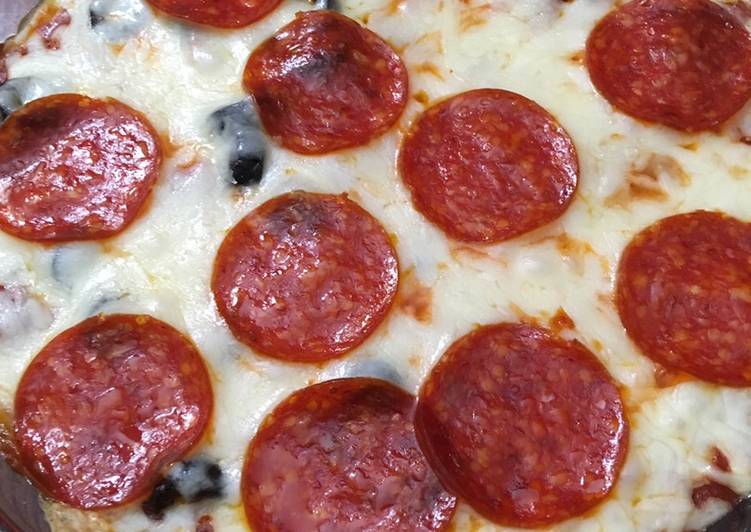 Pizza Dip with Toasted Garlic Baguettes Pizza Dip with Toasted Garlic Baguettes