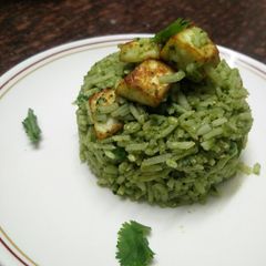 A picture of Palak/Spinach Paneer Brown Rice Pulao (no onion no garlic).